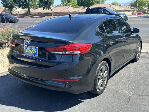 Used 2017 Hyundai Elantra SE FWD image 3