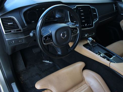 Used 2021 Volvo XC90 T6 Inscription w/ Lounge Package image 4