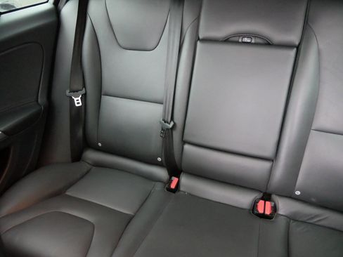 Used 2018 Volvo V60 T5 Cross Country w/ Convenience Package image 12