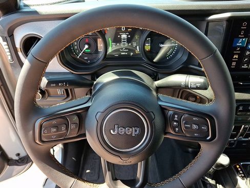 Used 2024 Jeep Wrangler Unlimited AWD/4WD image 18