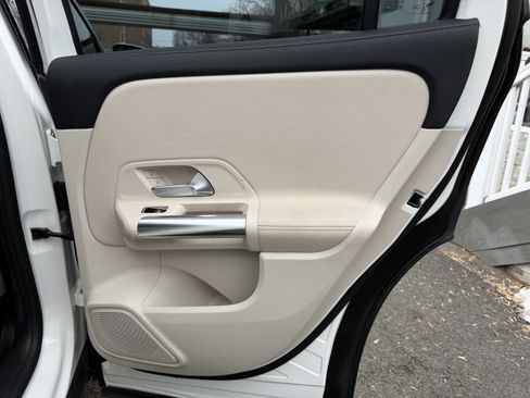 Used 2022 Mercedes-Benz GLA 250 4MATIC w/ Premium Package Lite image 39