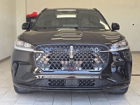 Used 2026 Lincoln Aviator Reserve AWD/4WD image 2