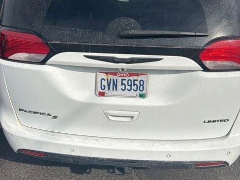 Used 2018 Chrysler Pacifica Limited image 6