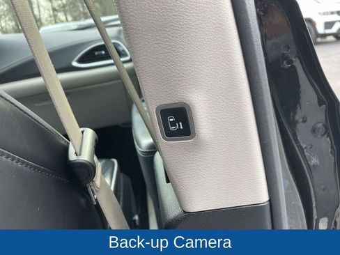 Certified 2023 Chrysler Pacifica Limited image 18