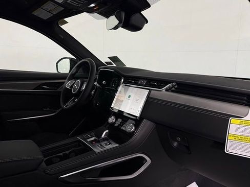 New 2026 Jaguar F-PACE R-Dynamic S image 19