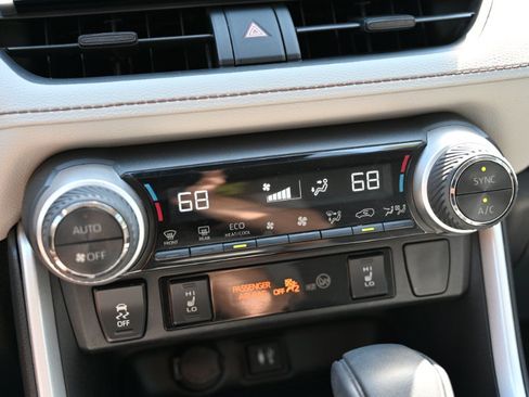 Used 2019 Toyota RAV4 XLE AWD/4WD image 28