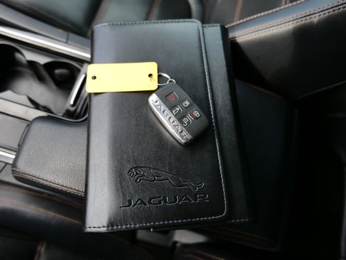 Used 2018 Jaguar F-PACE Prestige image 33