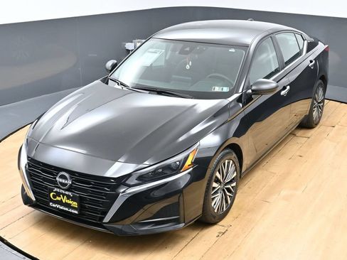 Used 2025 Nissan Altima 2.5 SV FWD image 25