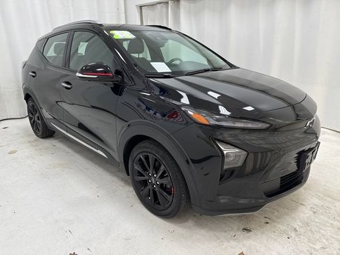 Used 2023 Chevrolet Bolt EUV Premier w/ Sun & Sound Package image 3