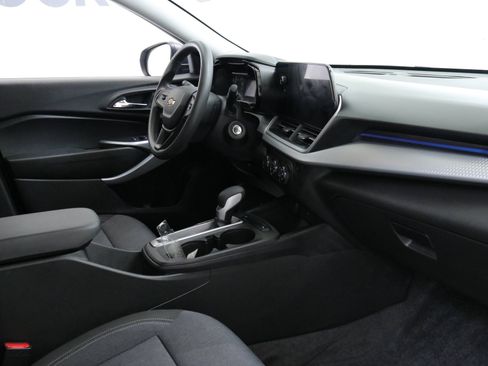 Used 2024 Chevrolet Trax LS image 30