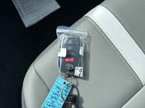 Used 2026 Toyota Camry SE FWD image 29
