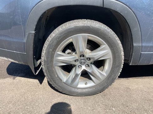 Used 2017 Toyota Highlander Limited AWD/4WD image 32