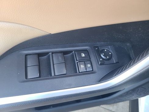 Used 2020 Toyota RAV4 XLE image 18