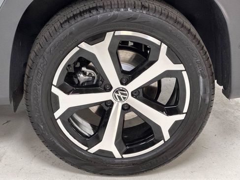 New 2026 Volkswagen Tiguan SE AWD/4WD image 24