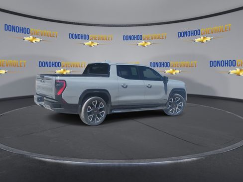 Used 2024 GMC Sierra EV Denali AWD/4WD image 12