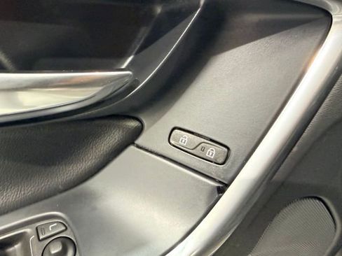 Used 2015 Volvo V60 T5 Cross Country image 20