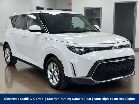 Used 2025 Kia Soul LX w/ LX Technology Package FWD image 3