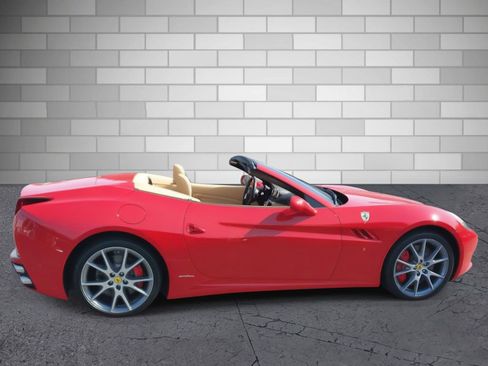 Used 2010 Ferrari California Spyder image 6