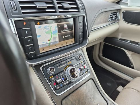 Used 2017 Lincoln Continental Reserve FWD image 29
