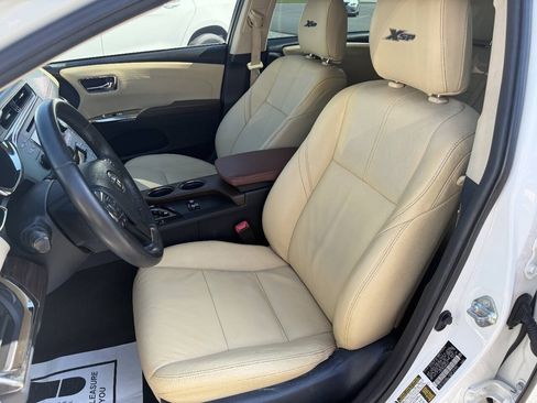 Used 2014 Toyota Avalon XLE FWD image 12
