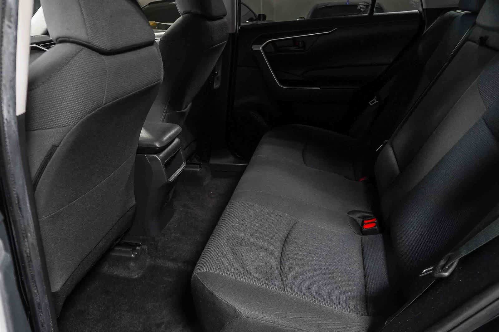 Certified 2019 Toyota RAV4 LE w/ Carpet Mat Package FWD image 21