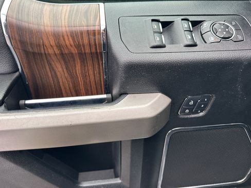 Used 2017 Ford F150 Lariat w/ Trailer Tow Package image 11