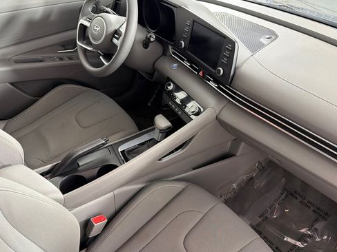 Used 2023 Hyundai Elantra SEL FWD image 14