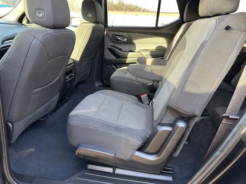 Used 2023 Chevrolet Traverse LT image 21