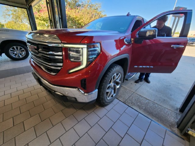 Used 2024 GMC Sierra 1500 SLT AWD/4WD image 3