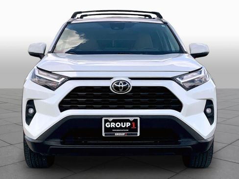 Used 2022 Toyota RAV4 XLE Premium FWD image 4