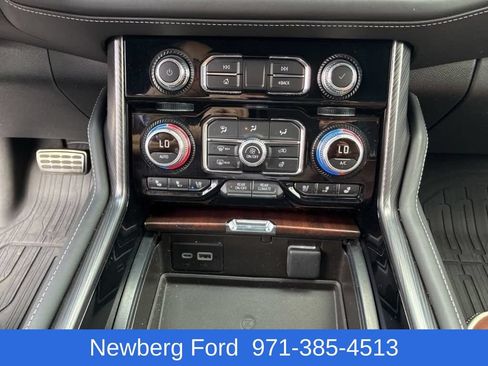 Used 2024 GMC Yukon XL Denali Ultimate AWD/4WD image 23
