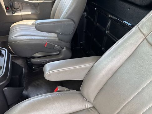 Used 2021 Chevrolet Express 3500 w/ Driver Convenience Package RWD image 28