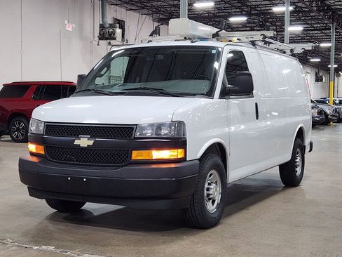 Used 2021 Chevrolet Express 3500 w/ Driver Convenience Package RWD image 4