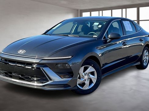 Used 2025 Hyundai Sonata SE image 3