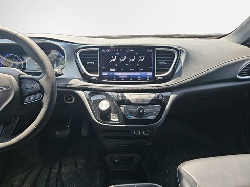 Used 2023 Chrysler Pacifica Touring-L w/ S Appearance Package AWD/4WD image 16