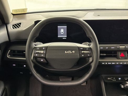 Used 2025 Kia K4 LXS image 17