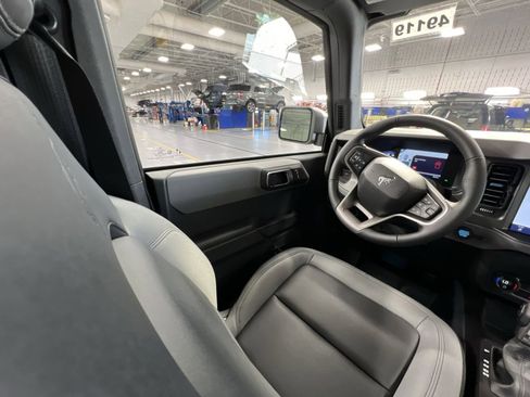 New 2024 Ford Bronco Black Diamond w/ Sasquatch Package image 11