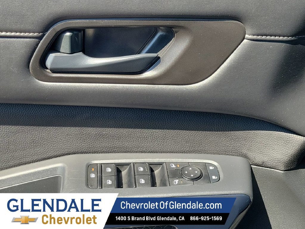 Used 2025 Nissan Pathfinder SV FWD image 30