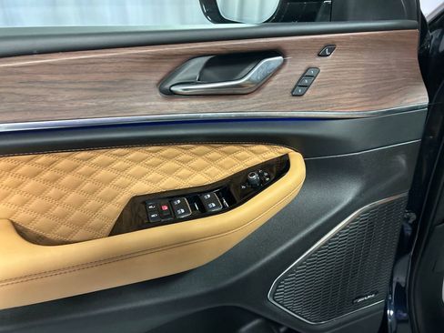 Used 2024 Jeep Grand Cherokee L Summit w/ Luxury Tech Group V image 14