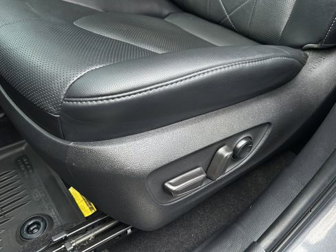 Used 2024 Toyota Highlander Platinum image 25