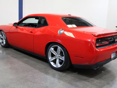 Used 2015 Dodge Challenger R/T w/ Quick Order Package 28B R/T RWD image 8