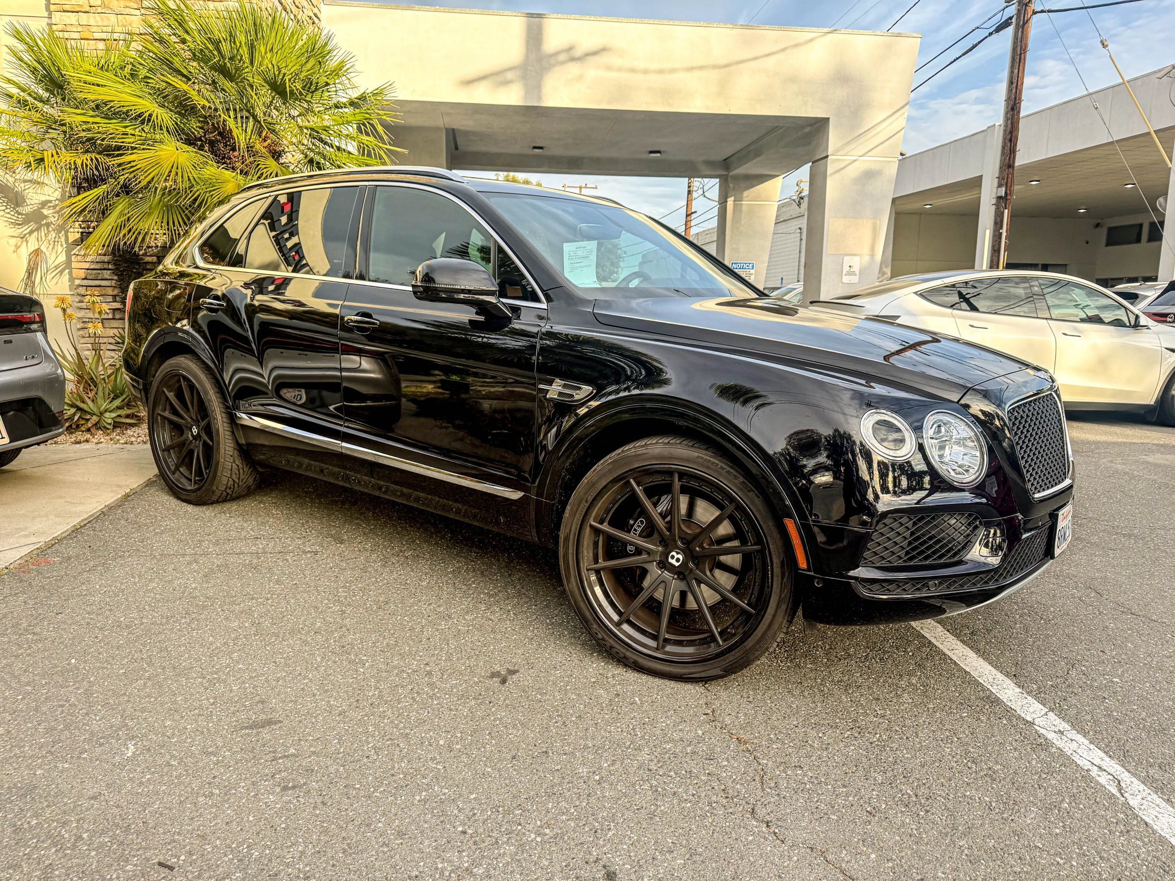 Used 2020 Bentley Bentayga AWD/4WD image 1