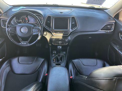 Used 2021 Jeep Cherokee Trailhawk image 12