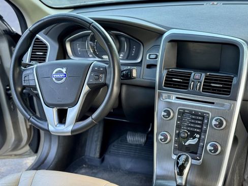 Used 2016 Volvo XC60 T6 w/ Proximity Package AWD/4WD image 9