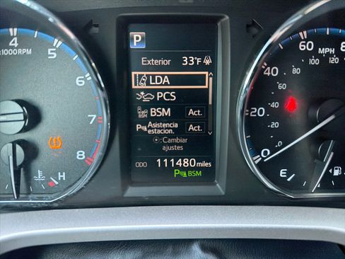 Used 2016 Toyota RAV4 Limited image 30