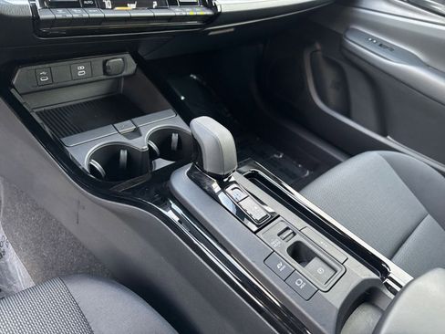 Used 2025 Toyota Prius LE image 39