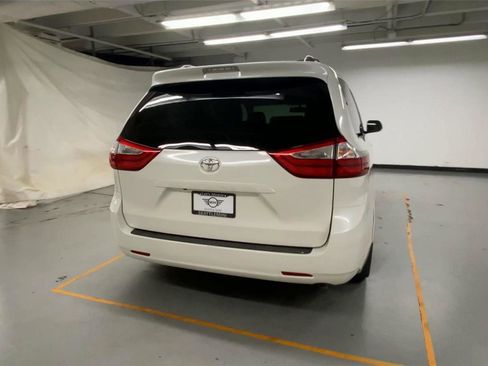 Used 2017 Toyota Sienna XLE FWD image 10