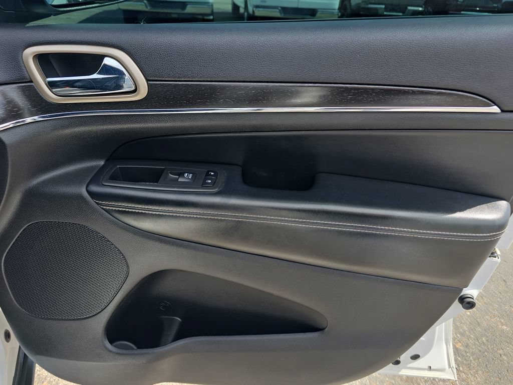 Used 2017 Jeep Grand Cherokee Limited AWD/4WD image 19