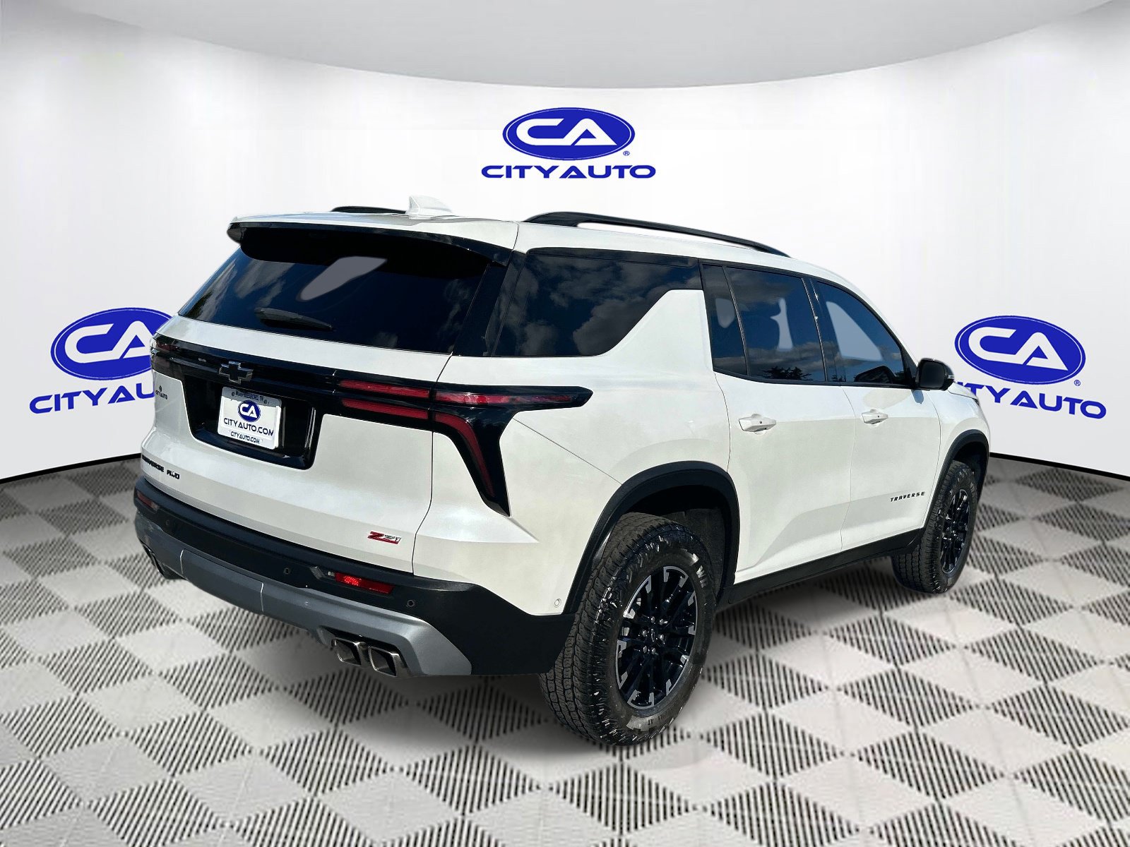 Used 2025 Chevrolet Traverse Z71 w/ Enhanced Driving Package AWD/4WD image 3
