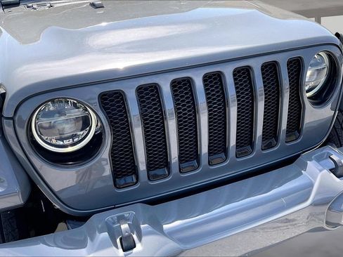 Used 2022 Jeep Wrangler Unlimited Sahara AWD/4WD image 29
